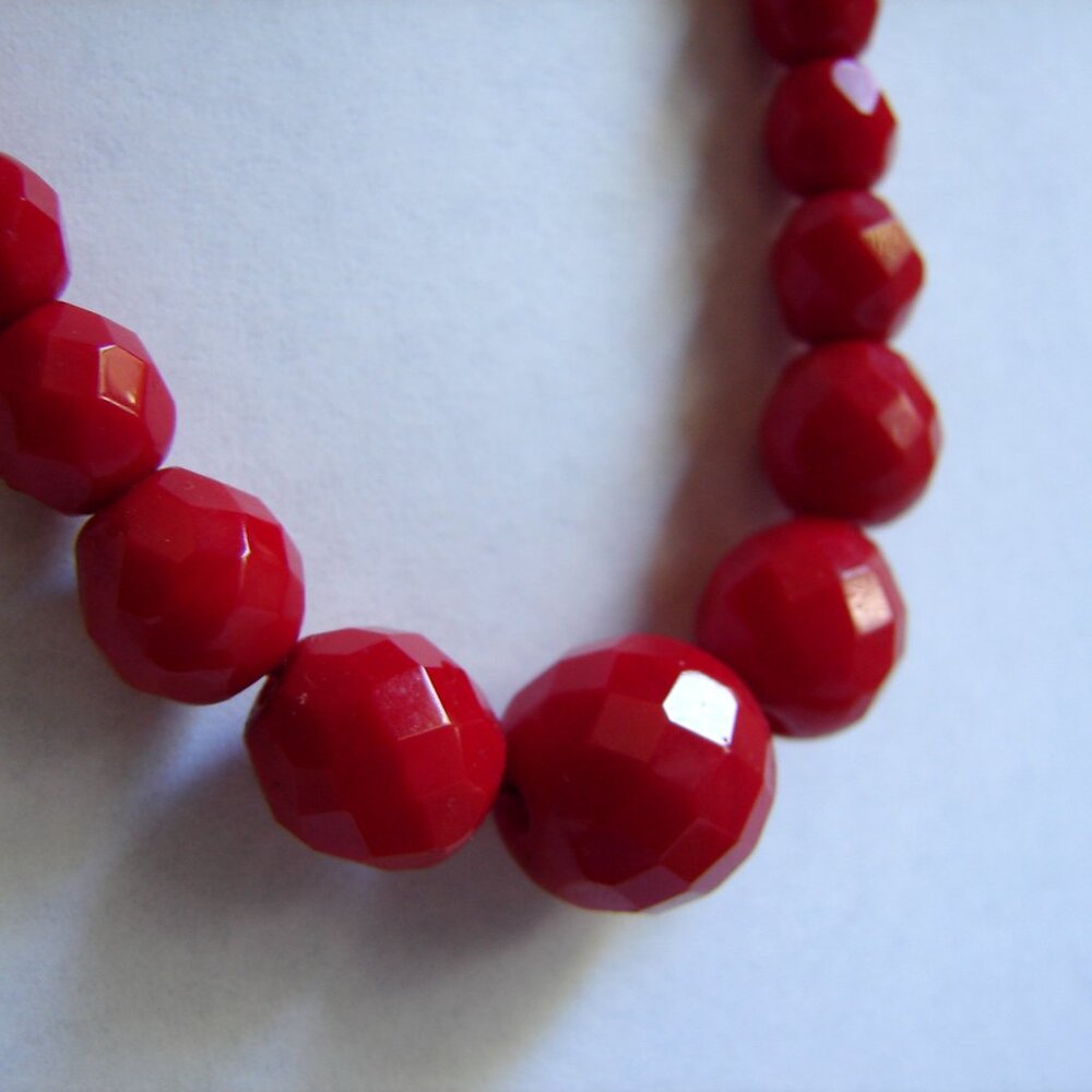 Vtg Dark Cherry Red Faceted Bead 13.5-15.5" Choker Necklace, Czech(?) Glass E58 - Picture 3 of 9